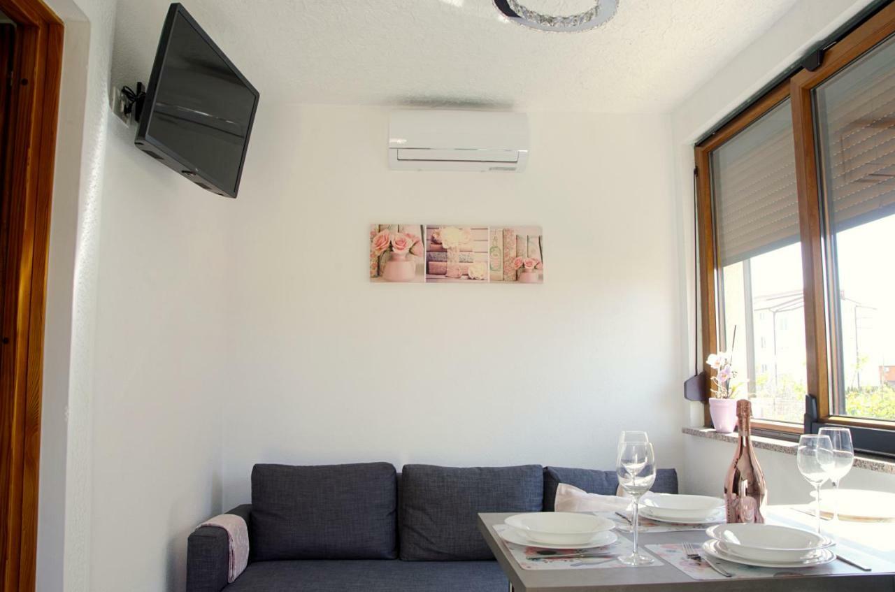 Kris Apartment *